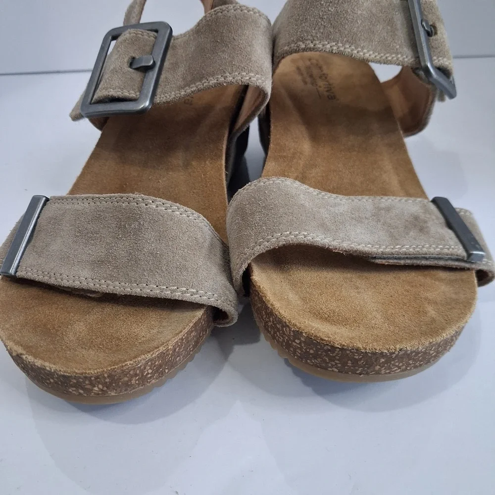 Comfortiva Kaelin Wedge Suede Tan Sandals Comfortable Everyday Memory Foam 8.5